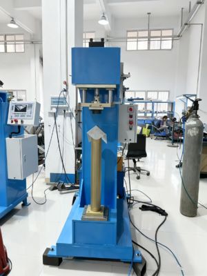 دستگاه شکل‌دهی و اتصال گوشه هیدرولیکی