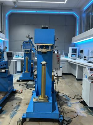 دستگاه شکل‌دهی و اتصال گوشه هیدرولیکی