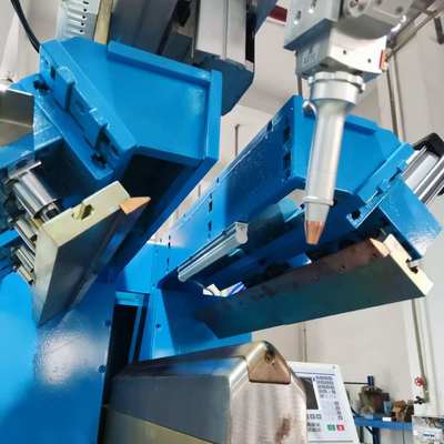 ماشین جوشکاری CNC با 3- محور CNC Positioning 220V ولتاژ و 500W قدرت برای قاب های فولاد ضد زنگ